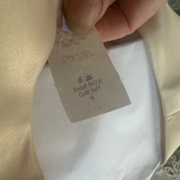 Flower Dress size 4T. Used once and dry cleaned. Great condition. - Picture 4 of 4